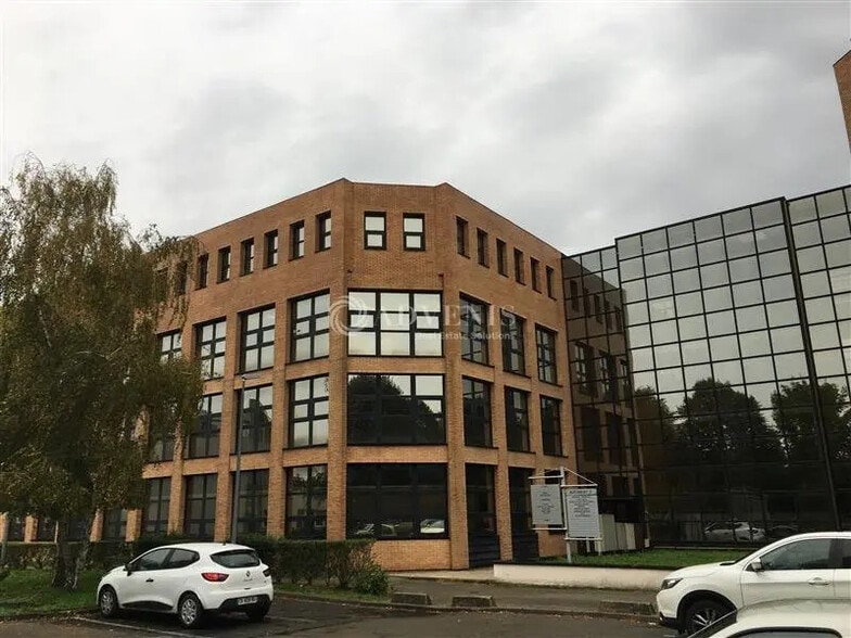 Office in Le Pecq for lease - Building Photo - Image 1 of 10