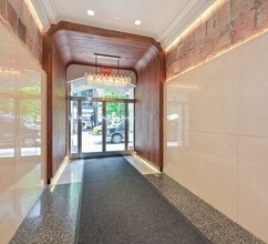 62 W 45th St, New York, NY à louer Hall d’entrée- Image 2 de 3