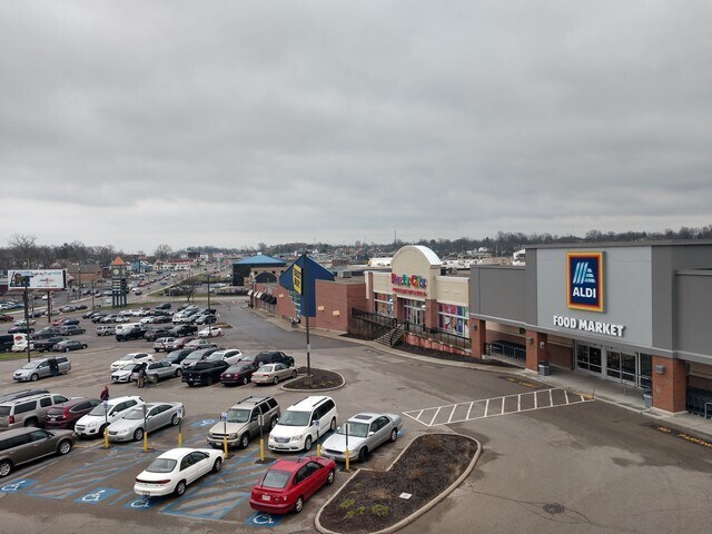 Western Hills Marketplace portefeuille de 2 propriétés à vendre sur LoopNet.ca - Photo du bâtiment - Image 3 de 27