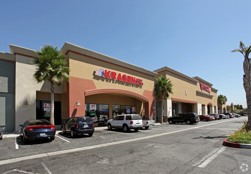 15713-15727 Downey Ave, Paramount, CA for lease - Building Photo - Image 2 of 8