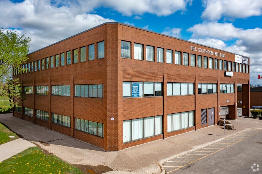 2227 S Millway Blvd, Mississauga, ON à louer - Photo du bâtiment - Image 2 de 5