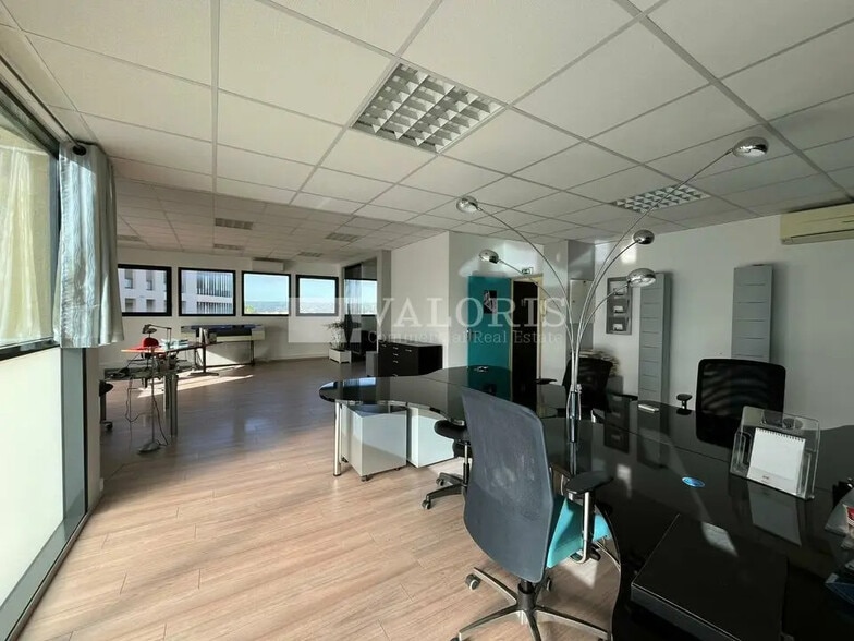 565 Rue René Descartes, Aix-en-Provence for sale - Building Photo - Image 3 of 21