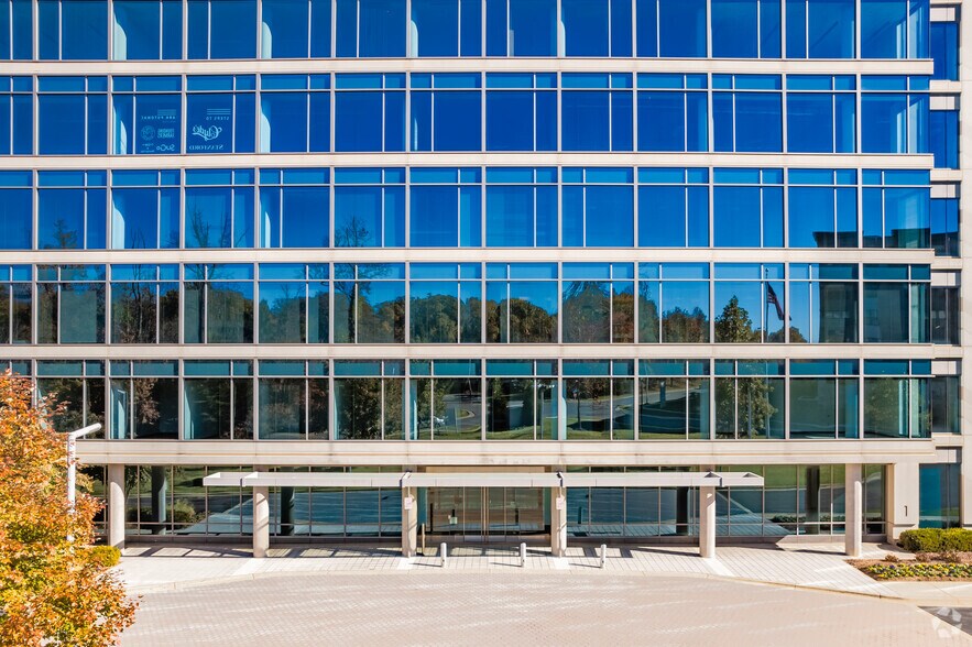 1 Preserve Pky, Rockville, MD à louer - Photo du bâtiment - Image 3 de 16