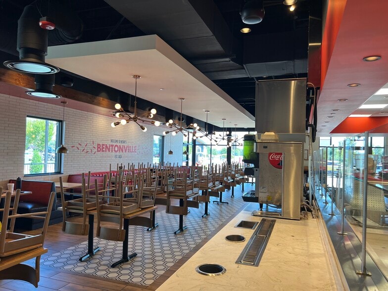 1500 SE Eagle Way, Bentonville, AR for sale - Interior Photo - Image 3 of 6