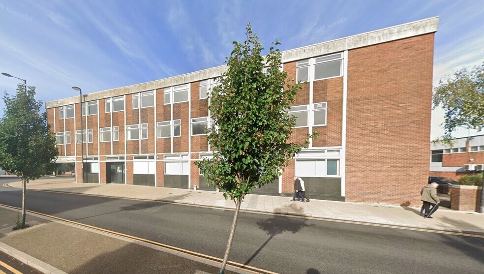 4 High St N, Dunstable à louer - Photo du bâtiment - Image 2 de 4