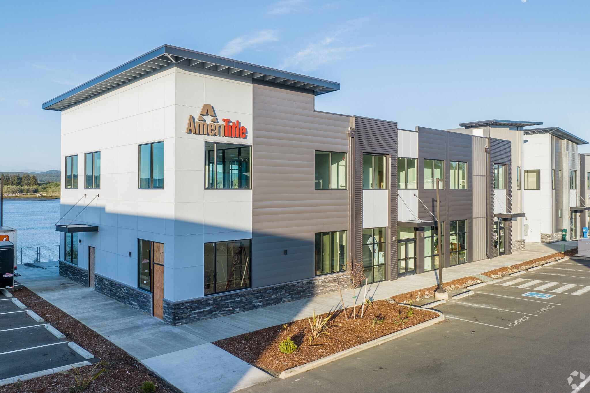 1280 N Bayshore Dr, Coos Bay, OR for lease Primary Photo- Image 1 of 31