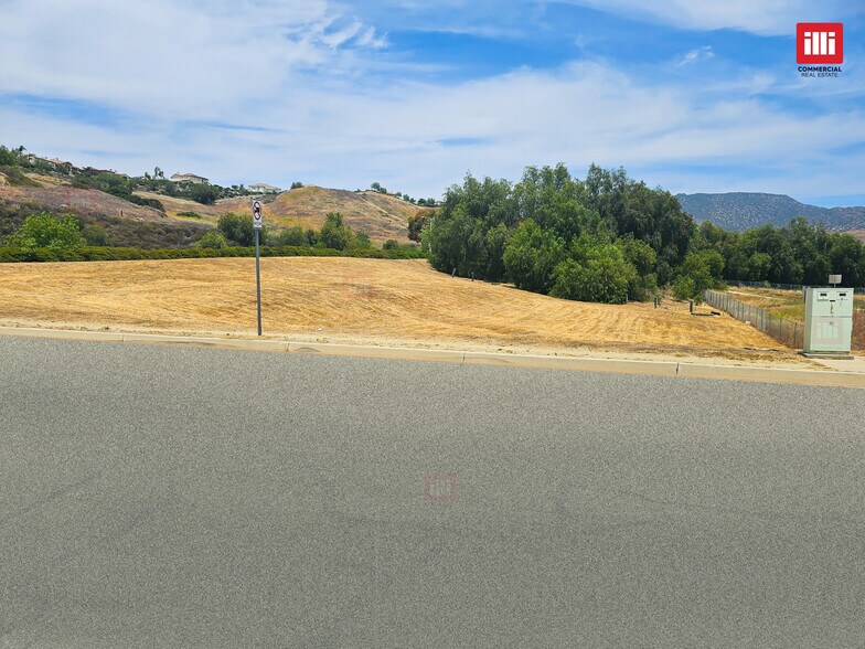 5800 Mt Sinai Dr, Simi Valley, CA à vendre - Photo du bâtiment - Image 3 de 6