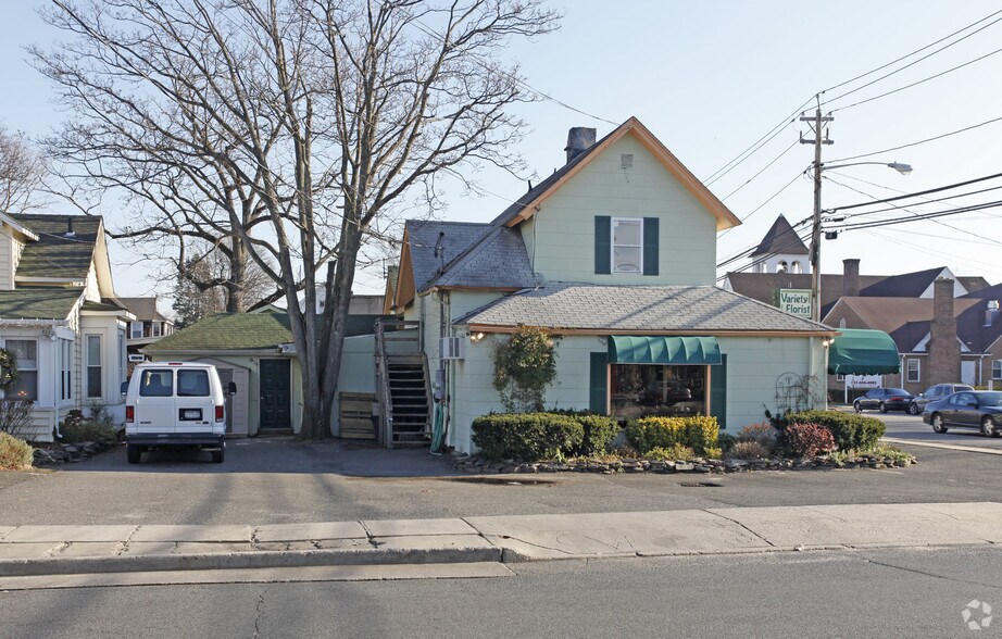 45 2nd Ave, Bay Shore, NY à vendre - Photo du bâtiment - Image 2 de 7