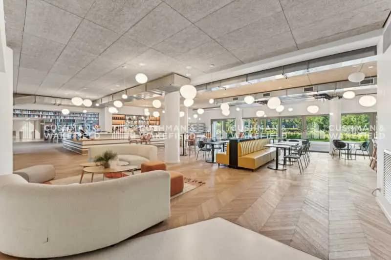 Office in Boulogne-Billancourt for lease - Building Photo - Image 3 of 12