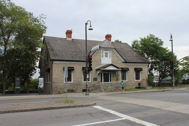 More details for 376 Boul Saint-Joseph, Gatineau, QC - Retail for Lease