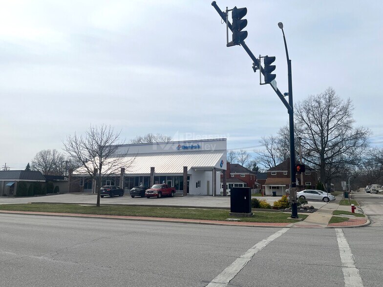 2110 State Rd, Cuyahoga Falls, OH à vendre - Photo du bâtiment - Image 3 de 3