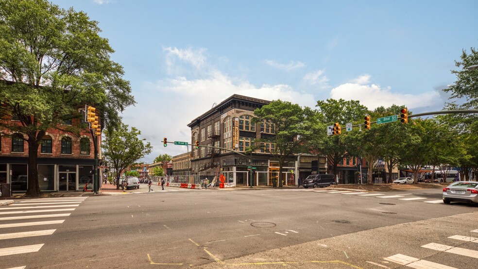 200 E Broad St, Richmond, VA for lease - Building Photo - Image 1 of 51