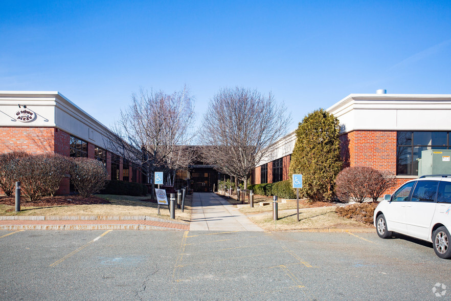 213 Burlington Rd, Bedford, MA for lease - Building Photo - Image 1 of 2