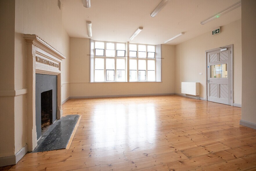 83 High St, Street à louer - Photo du bâtiment - Image 3 de 5