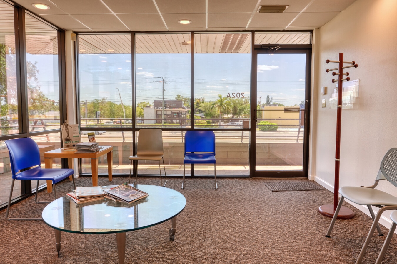 2477 Stickney Point Rd, Sarasota, FL 34231 - Unité 27-31 -  - Photo intérieure - Image 1 of 11