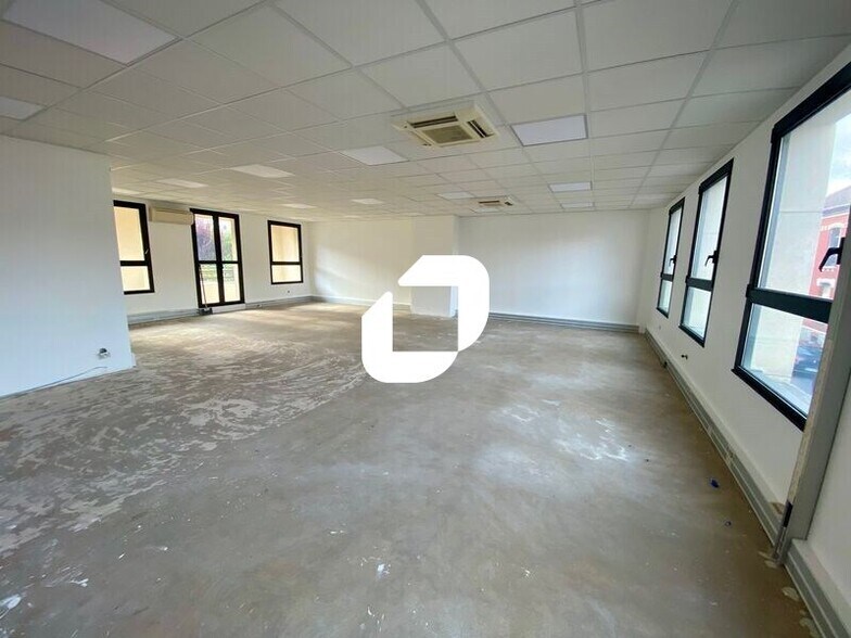 Office in Asnières-sur-Seine for lease - Building Photo - Image 3 of 23