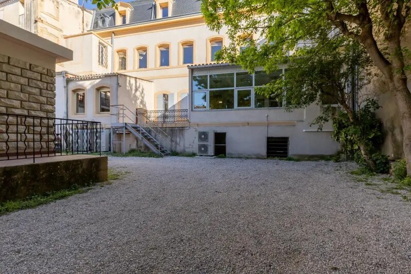 Office in Salon-de-Provence for lease - Building Photo - Image 3 of 17