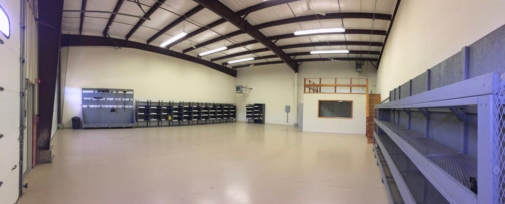 200 Old County Cir, Windsor Locks, CT à louer - Photo intérieure - Image 3 de 13