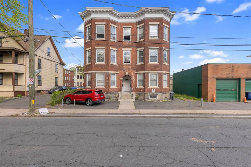 23% ROI + Turn Key portfolio of 2 properties for sale on LoopNet.ca Primary Photo- Image 1 of 16