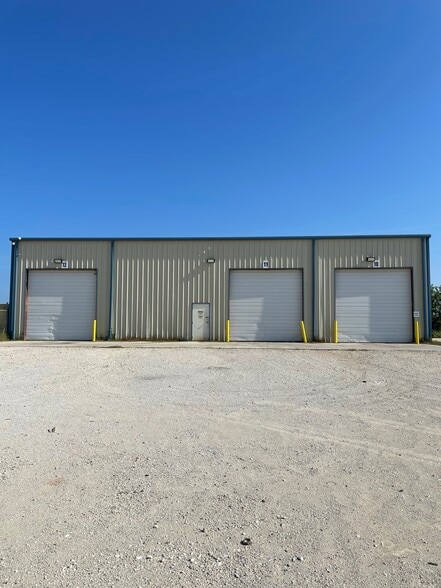 586 County Road 429, Pleasanton, TX for sale - Building Photo - Image 3 of 37