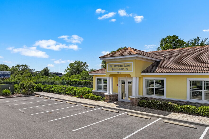 934 Cypress Village Blvd, Sun City Center, FL à vendre - Photo du bâtiment - Image 2 de 42