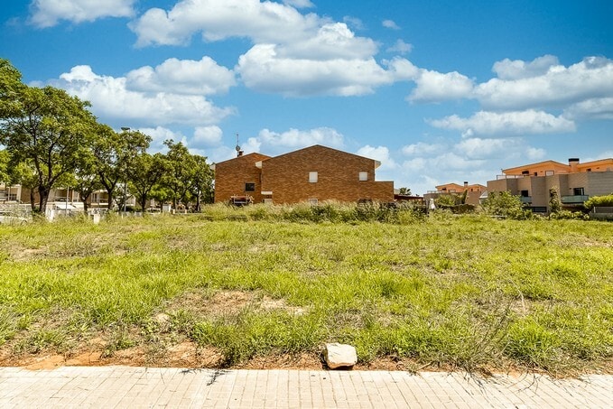 Suelos Cambrils portfolio of 8 properties for sale on LoopNet.ca - Building Photo - Image 2 of 16