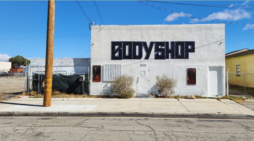 45044 Yucca Ave, Lancaster, CA à louer Photo principale- Image 1 de 12