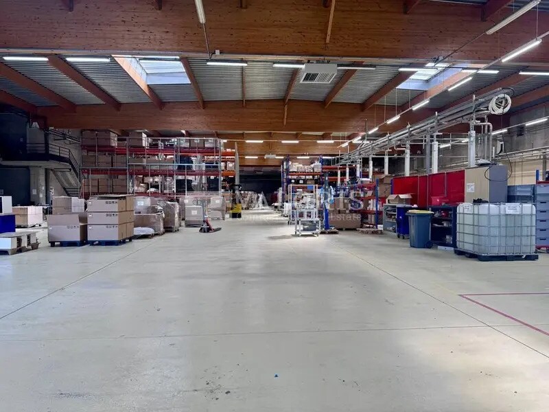 Flex in Décines-Charpieu for lease Interior Photo- Image 1 of 6