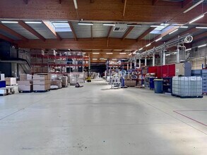Flex in Décines-Charpieu for lease Interior Photo- Image 1 of 6
