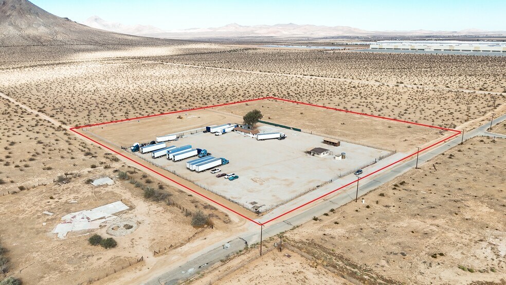 18142 Navajo Rd, Apple Valley, CA à louer - Aérien - Image 3 de 28
