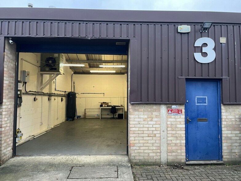 Bicester Rd, Aylesbury à vendre - Photo du bâtiment - Image 2 de 16