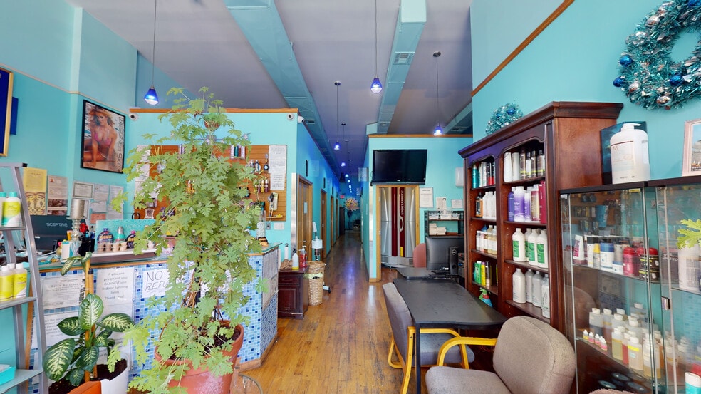 842 Manhattan Ave, Brooklyn, NY à louer - Photo du bâtiment - Image 2 de 7