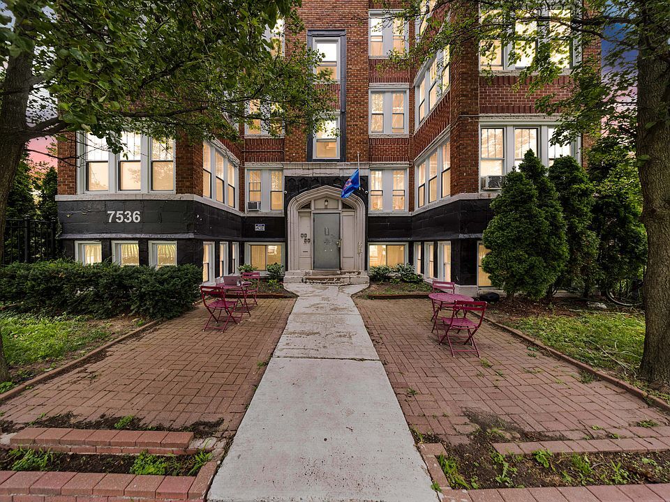 DUNEDIN APARTMENTS portfolio of 2 properties for sale on LoopNet.ca Primary Photo- Image 1 of 2