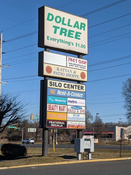 2500-2532 Mount Holly Rd, Burlington, NJ à louer - Photo du bâtiment - Image 2 de 5