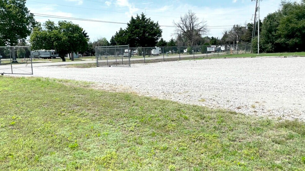 4119 Shady Ln, Enid, OK à vendre - Vidéo sur l’inscription commerciale - Image 2 de 30