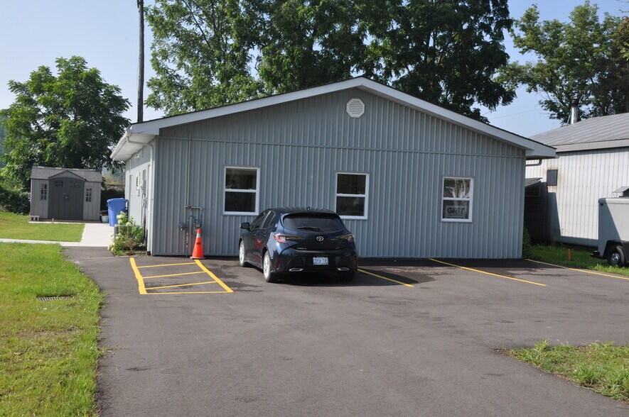 117 Regent St, Stratford, ON à vendre - Photo principale - Image 1 de 1