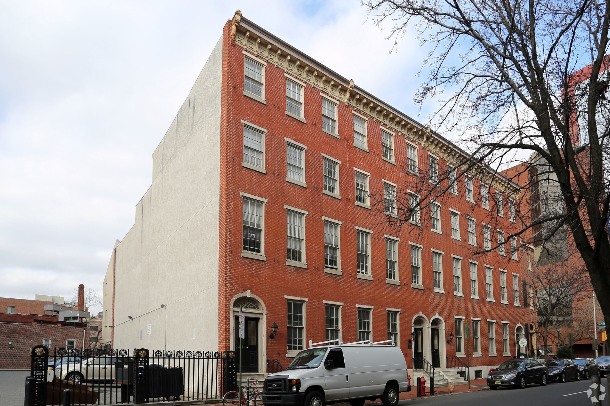 238-244 S 8th St, Philadelphia, PA à louer Photo du bâtiment- Image 1 de 6