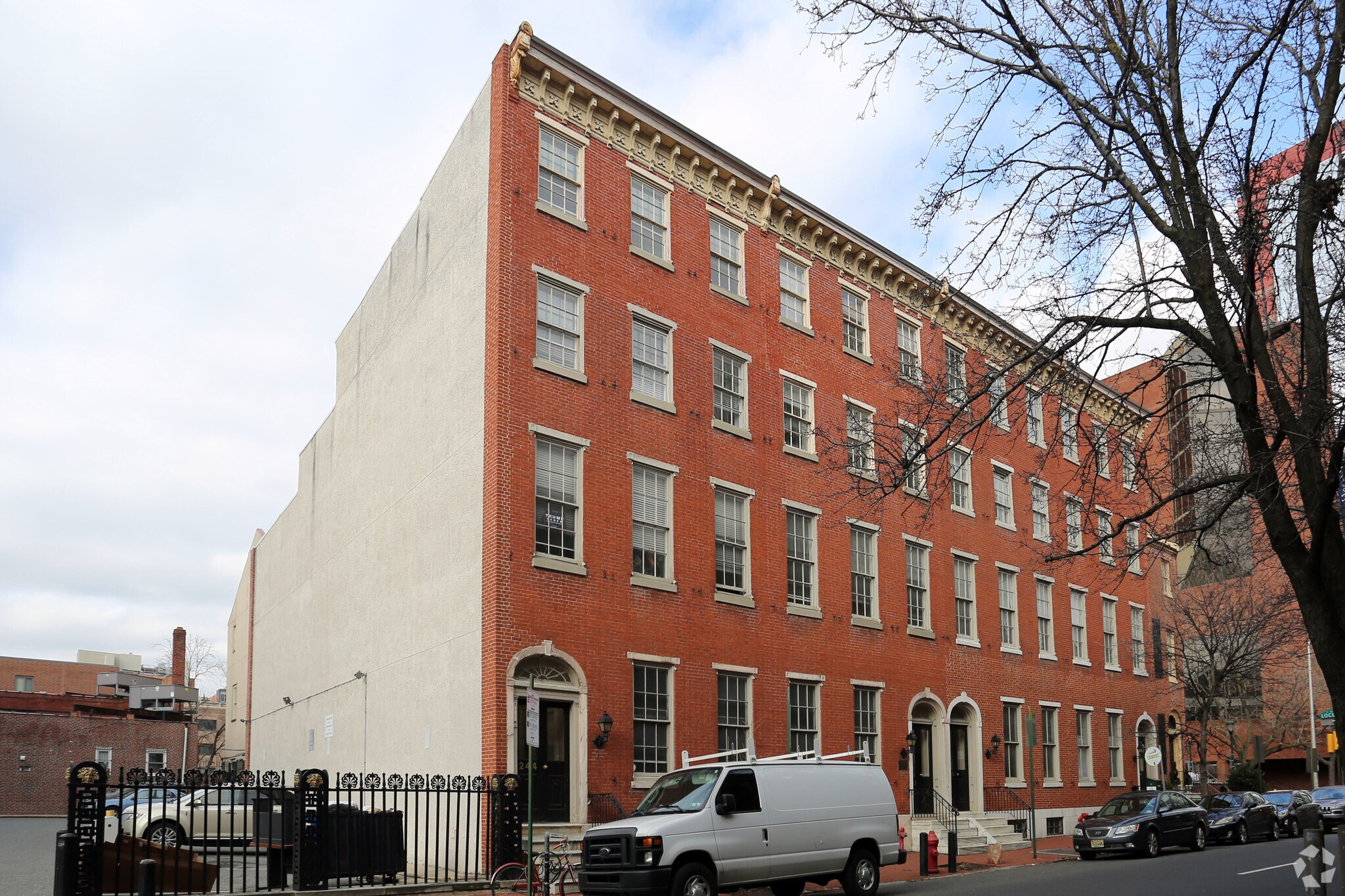 238-244 S 8th St, Philadelphia, PA à louer Photo du bâtiment- Image 1 de 6