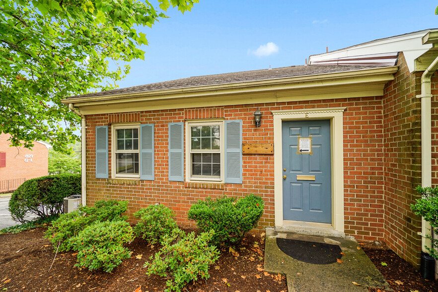 823 S King St, Leesburg, VA à vendre - Photo du bâtiment - Image 1 de 1