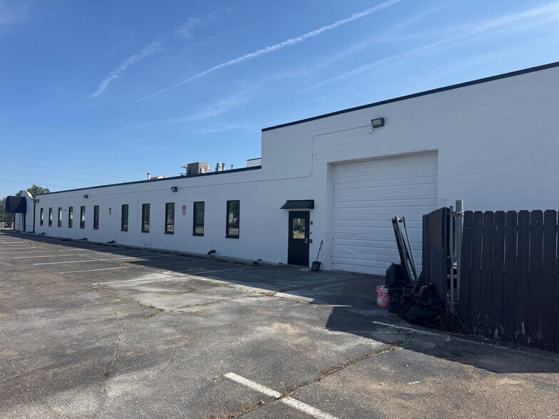 24435 Halsted Rd, Farmington Hills, MI à vendre - Photo du bâtiment - Image 2 de 2