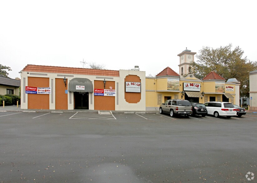 200 N J St, Tulare, CA à vendre - Photo du bâtiment - Image 2 de 46
