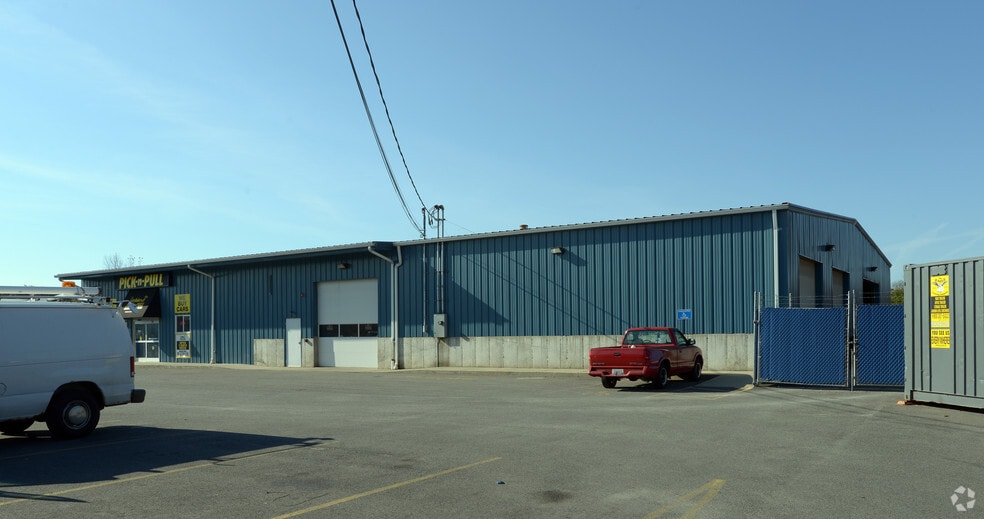 70 Macondray St, Cumberland, RI à vendre - Photo du bâtiment - Image 2 de 2