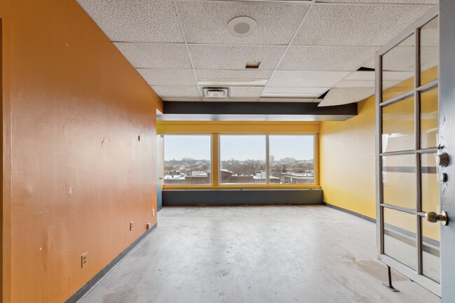 More details for 3440-3444 Rue Ontario E, Montréal, QC - Office, Retail for Lease