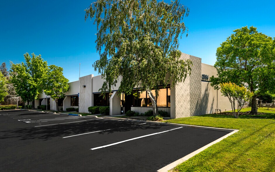 2534-2568 Industrial Blvd, West Sacramento, CA for lease - Building Photo - Image 2 of 6
