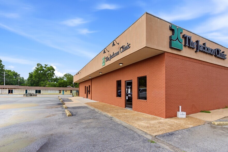 622 W Market St, Bolivar, TN à vendre - Photo principale - Image 1 de 19