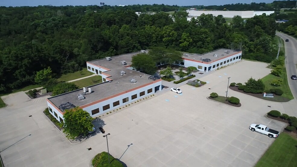 1400 Commerce Center Dr, Franklin, OH à louer - Photo du bâtiment - Image 2 de 13