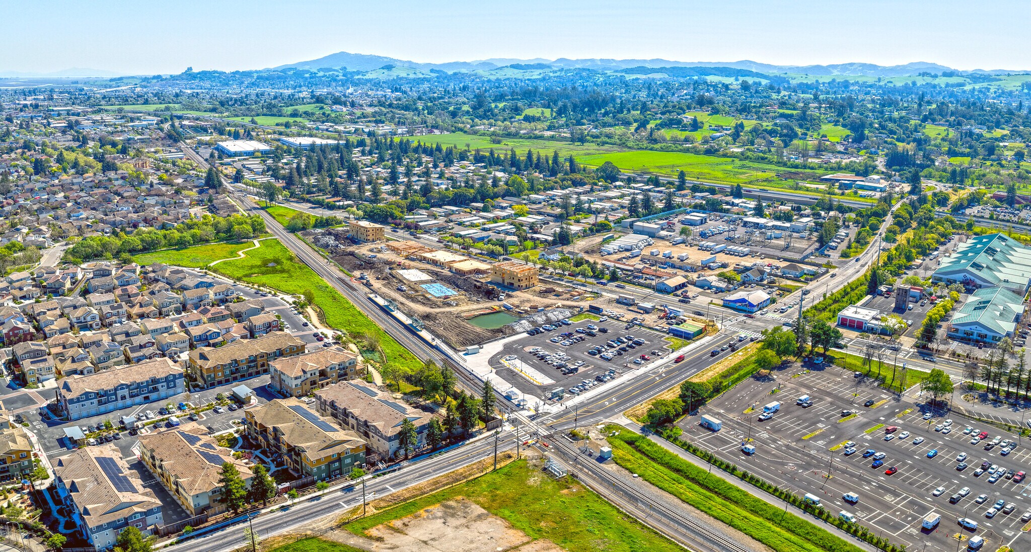 890 N McDowell Blvd, Petaluma, CA à vendre Photo principale- Image 1 de 2