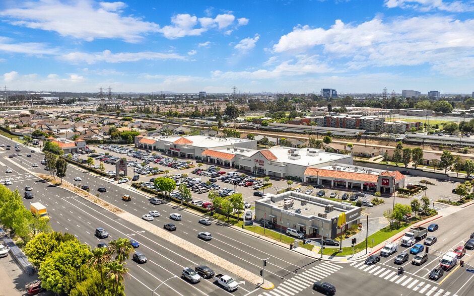1340-1386 W Artesia Blvd, Gardena, CA à vendre - Photo du bâtiment - Image 1 de 5