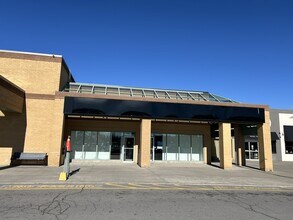 400 Lansdowne St E, Peterborough, ON for lease Primary Photo- Image 2 of 5