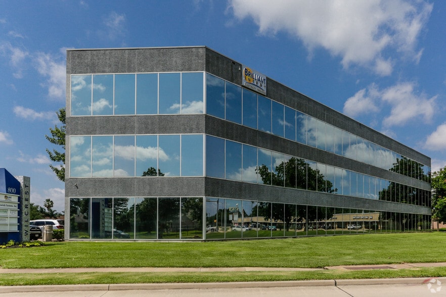 800 Wilcrest Dr, Houston, TX à louer - Photo du bâtiment - Image 3 de 8